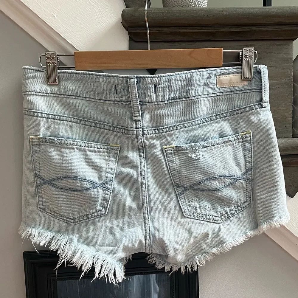 Abercrombie & Fitch Button Fly Distressed Raw Hem Jean Shorts sz 25